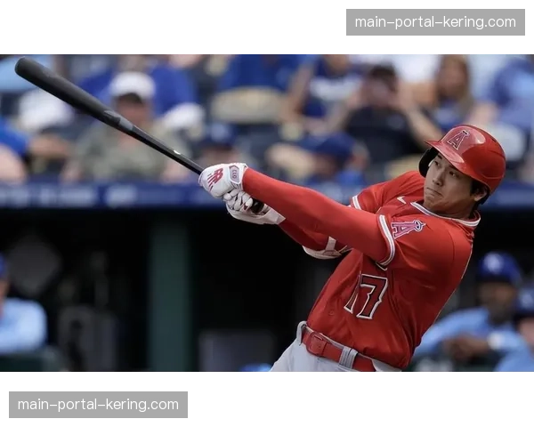 世界棒球经典赛：日本队球迷在东京巨蛋清理看台垃圾引关注