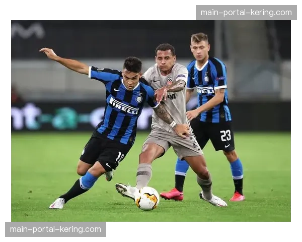 国际米兰半场0-0卡利亚里，劳塔罗缺阵影响进攻效率